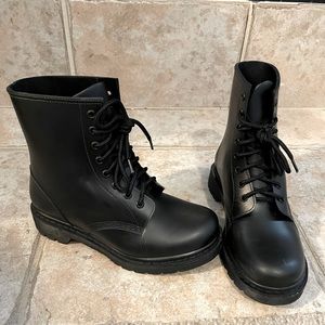 Madden Girl Womens Portland Rubber Waterproof Rain Boots, size 7